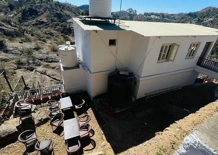 Shikhar Bunglow - A Stunning Valley View Bungalow In Mount Abu Bed & Breakfast