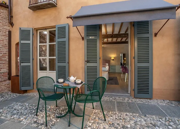 Il Cortile Di San Michele Bed & Breakfast Guarene