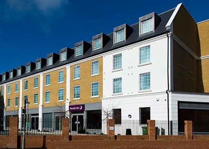 Premier Inn Premier Inn Epsom Town Centre