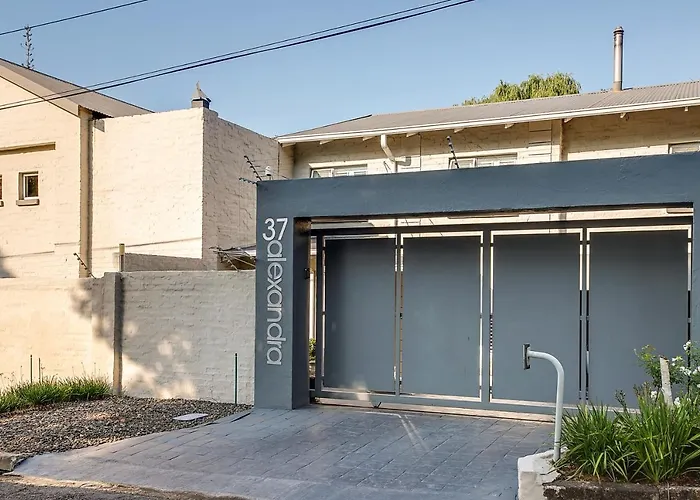 37 Alexandra Avenue, Self Catering Executive Apartment No Load Shedding And Water Outages Johannesburg