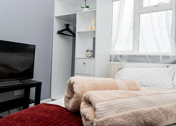 Shirley House: Self-Catering Near Southampton Hospitals Hotel