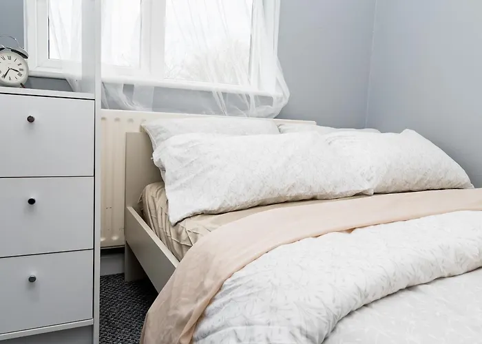 Shirley House: Self-Catering Near Southampton Hospitals Hotel