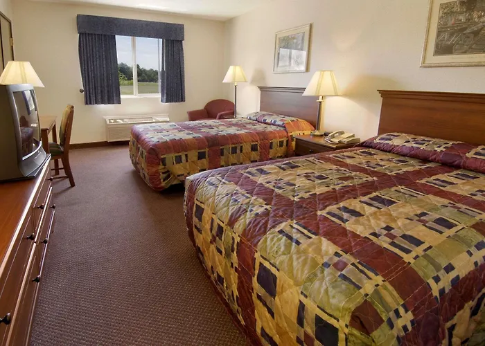 Baymont By Wyndham Dowagiac Hotel