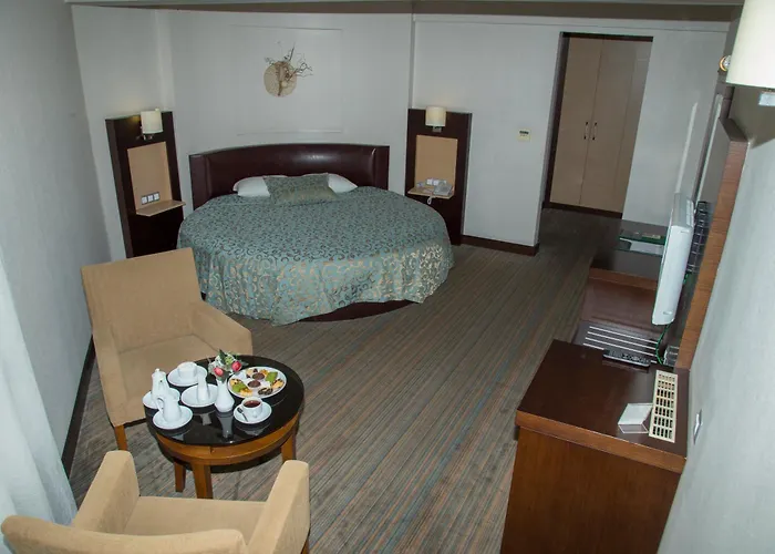 Mom Hotel İzmir