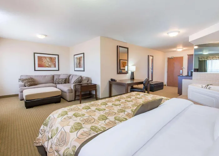 Ramada By Wyndham Wainwright Hotel