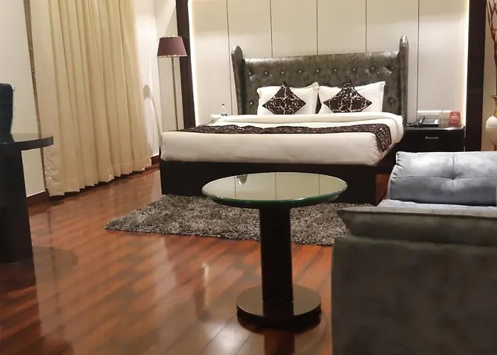 Grand Geet Hotels Kanpur