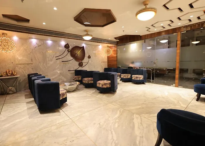 Hotel Rs Exclusive Stay & Fine Dine - Near To Akola Junction