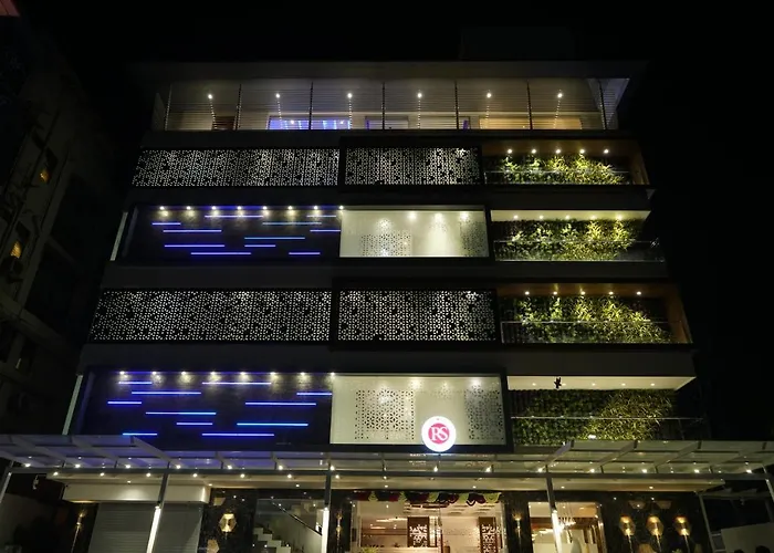 Hotel Rs Exclusive Stay & Fine Dine - Near To Akola Junction