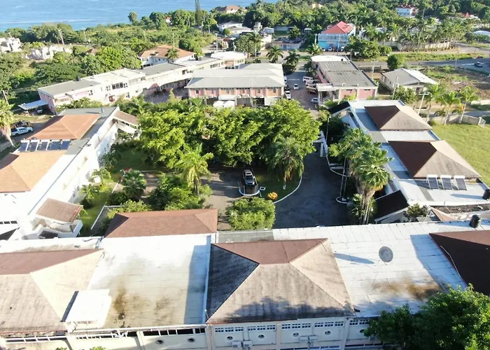 Sea Shell Palms, Ocho Rios Bed & Breakfast