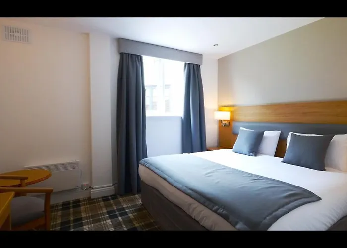 Crowwood Hotel And Alba Restaurant Chryston