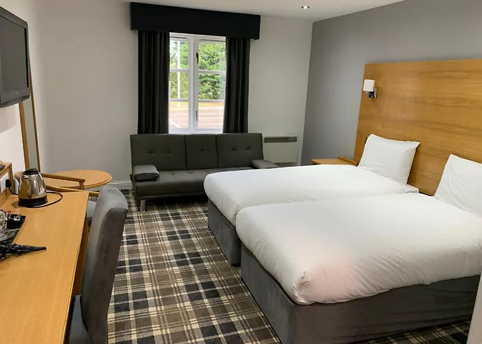 Crowwood Hotel And Alba Restaurant Chryston