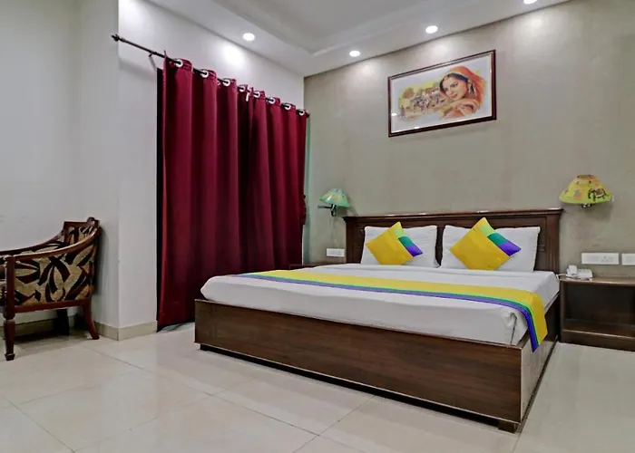 Itsy Hotels Hamlets Stay Noida