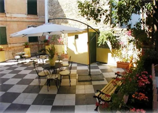 Camere D'Autore La Poesia Monterosso al Mare