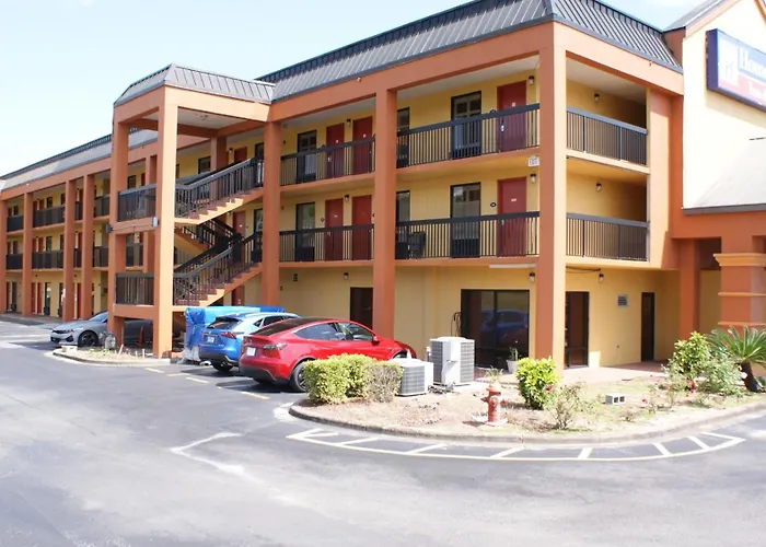 Home Town Inn & Suites Crestview