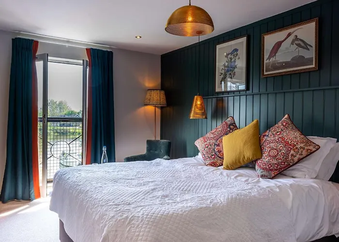 The Bridge Hotel Chertsey