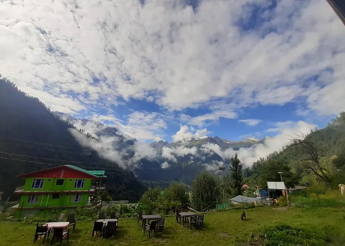 Shiva Mountain Guest House & Cafe Tosh