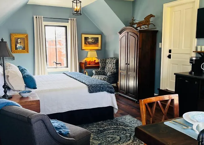 Stone'S Throw Stratford Hotel