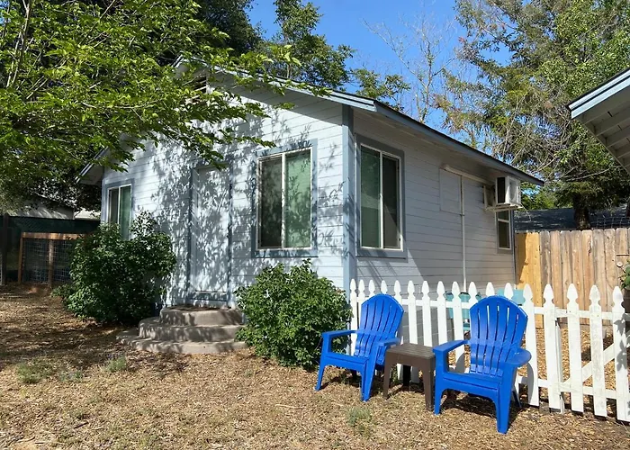 Clearlake Cabins & Boat Parking