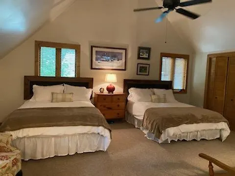 Lolly'S Treehouse Hotel Highlands