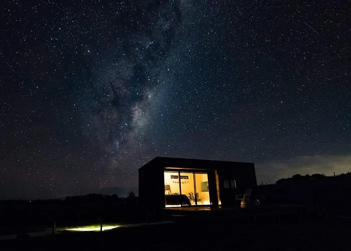Romantic Vineyard Getaway On Wine Estate, With Wine Tasting, Hot Tub And Amazing Views Waipara