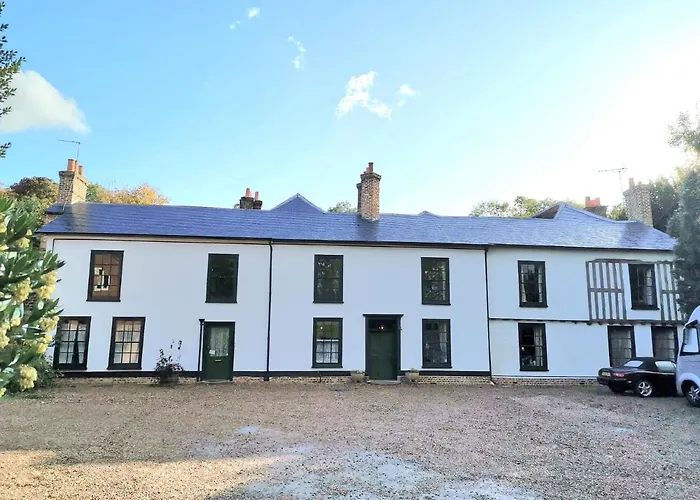 Old Manor House Bed & Breakfast Shepperton