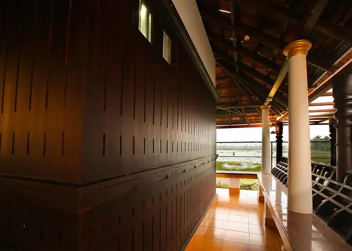Palmy Lake Resort Alappuzha