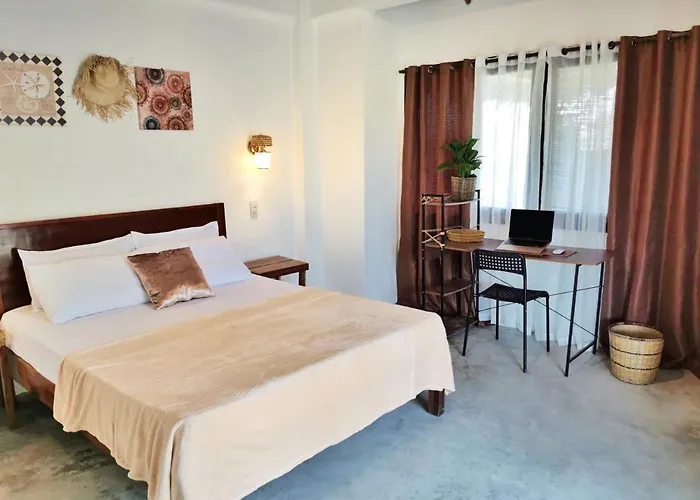 Yas Villas Homestay General Luna 