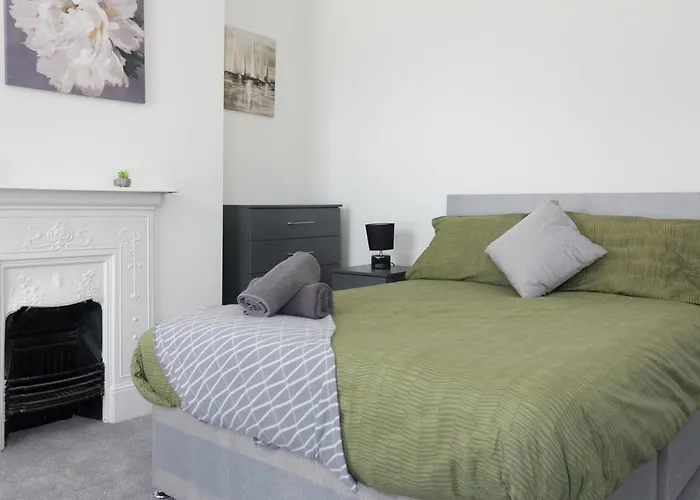 Boaler House, Modern 4 Bed House With Parking Sleeps 8 Hotel Liverpool