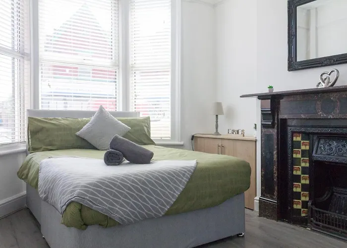 Boaler House, Modern 4 Bed House With Parking Sleeps 8 Hotel Liverpool