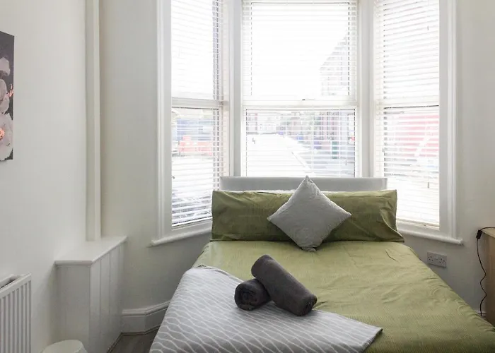 Boaler House, Modern 4 Bed House With Parking Sleeps 8 Hotel Liverpool