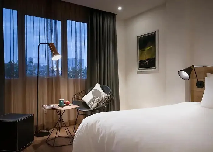 C Central Hotel- De Tham Bui Vien Walking Street โฮจิมินห์ซิตี้