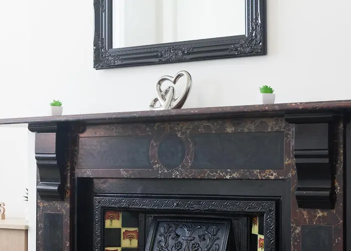 Boaler House, Modern 4 Bed House With Parking Sleeps 8 Hotel Liverpool