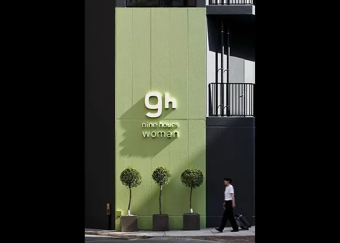 9h nine hours woman Shinjuku Tokio