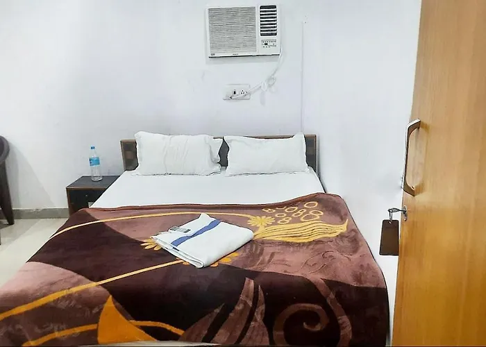 Staymaker Hotel Raj Ganga Gonda