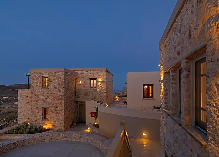 Themonies Luxury Suites Folegandros Town