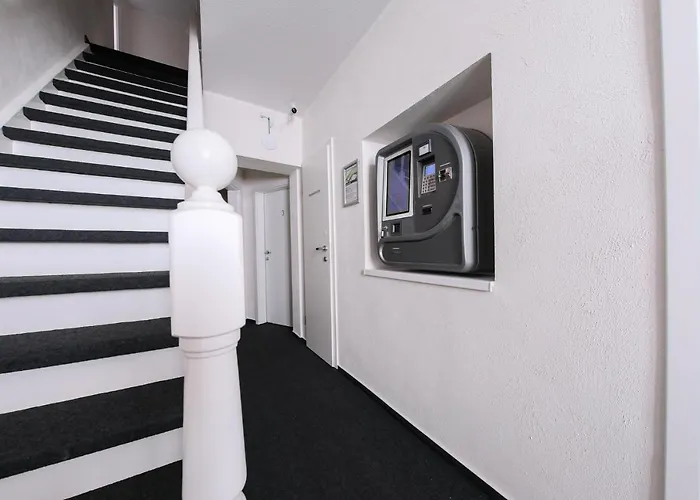 Hotel 24/7 selfcheckin Schmiedestrasse Leer 