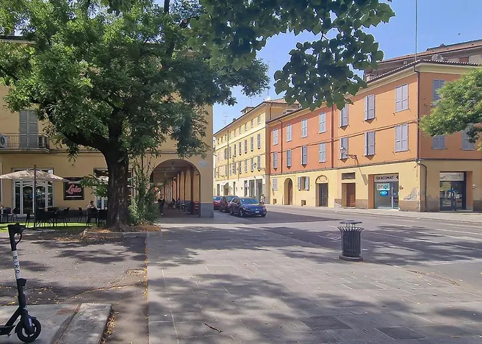 Alle Porte Del Centro - Guest House - Reggio Emilia - Ingresso Centro Storico - Parcheggio Gratuito