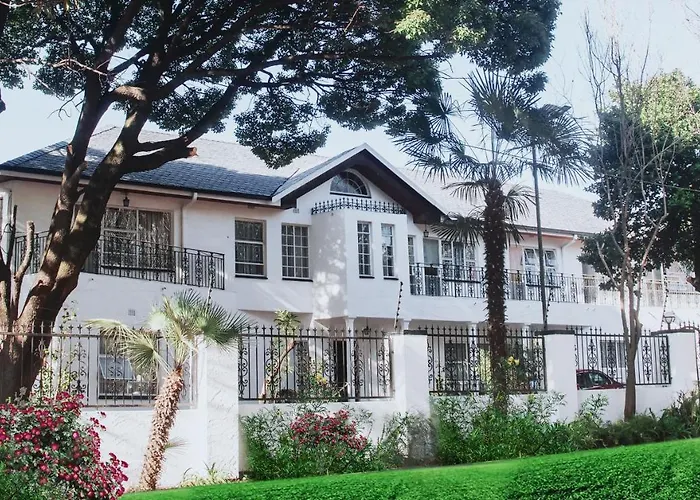 Chic Guest House & Solar System Free From Load Shedding Germiston