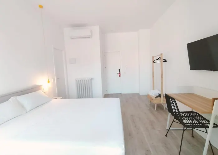 Hostal Manuela By Gaiarooms Madrid