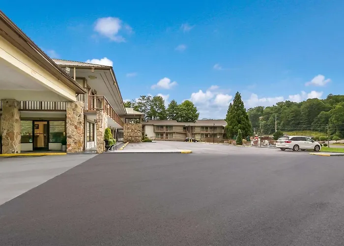 Quality Inn & Suites Mt Chalet Clayton