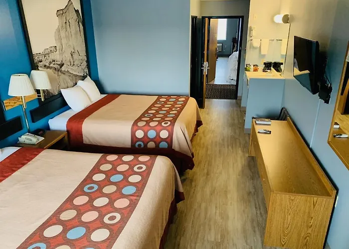 Super 8 By Wyndham Crete Motel