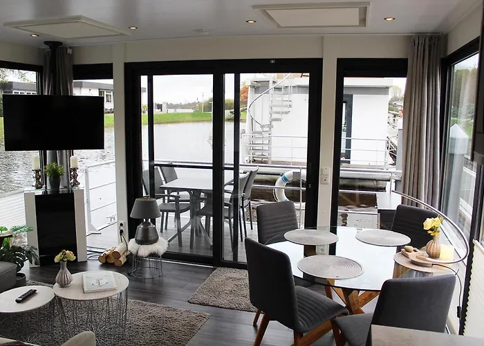 Hotel Hausboot In Bad Bederkesa