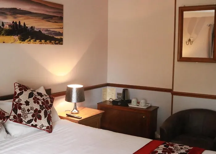 Lion And Fiddle Hotel Trowbridge