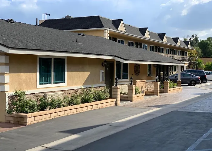 Walnut Inn & Suites West Covina