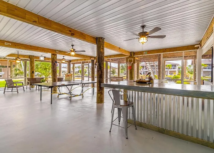 Hideaway On The Bay Hotel Pensacola