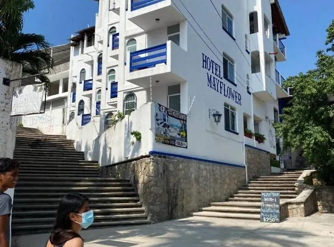 Mayflower Hotel & Hostal Puerto Escondido 