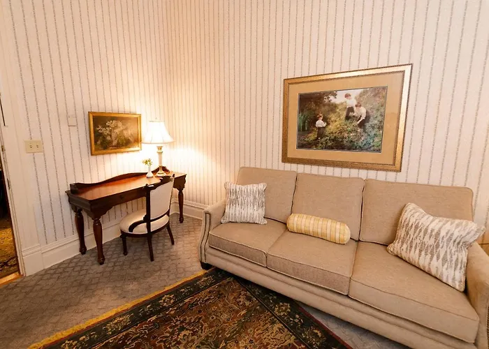 Captain Henderson House Hotel Arkadelphia