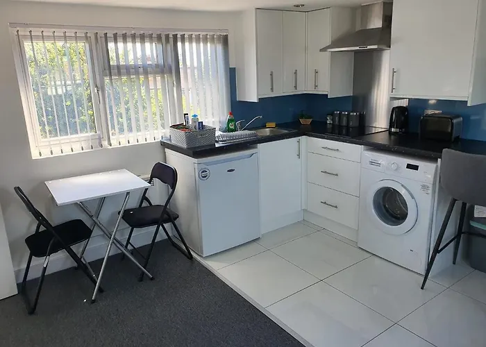 New Self Contained Flat,In Hayes, Free Parking Hotel Northolt 