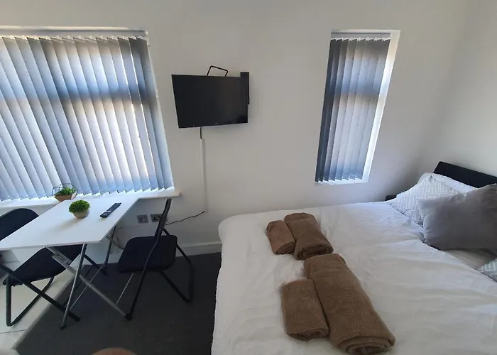 New Self Contained Flat,In Hayes, Free Parking Hotel Northolt 