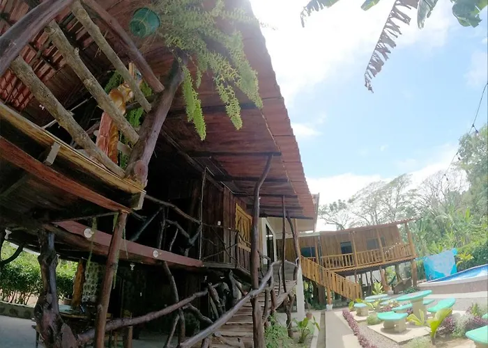 Tree House Samanea Lodge Puerto Limon